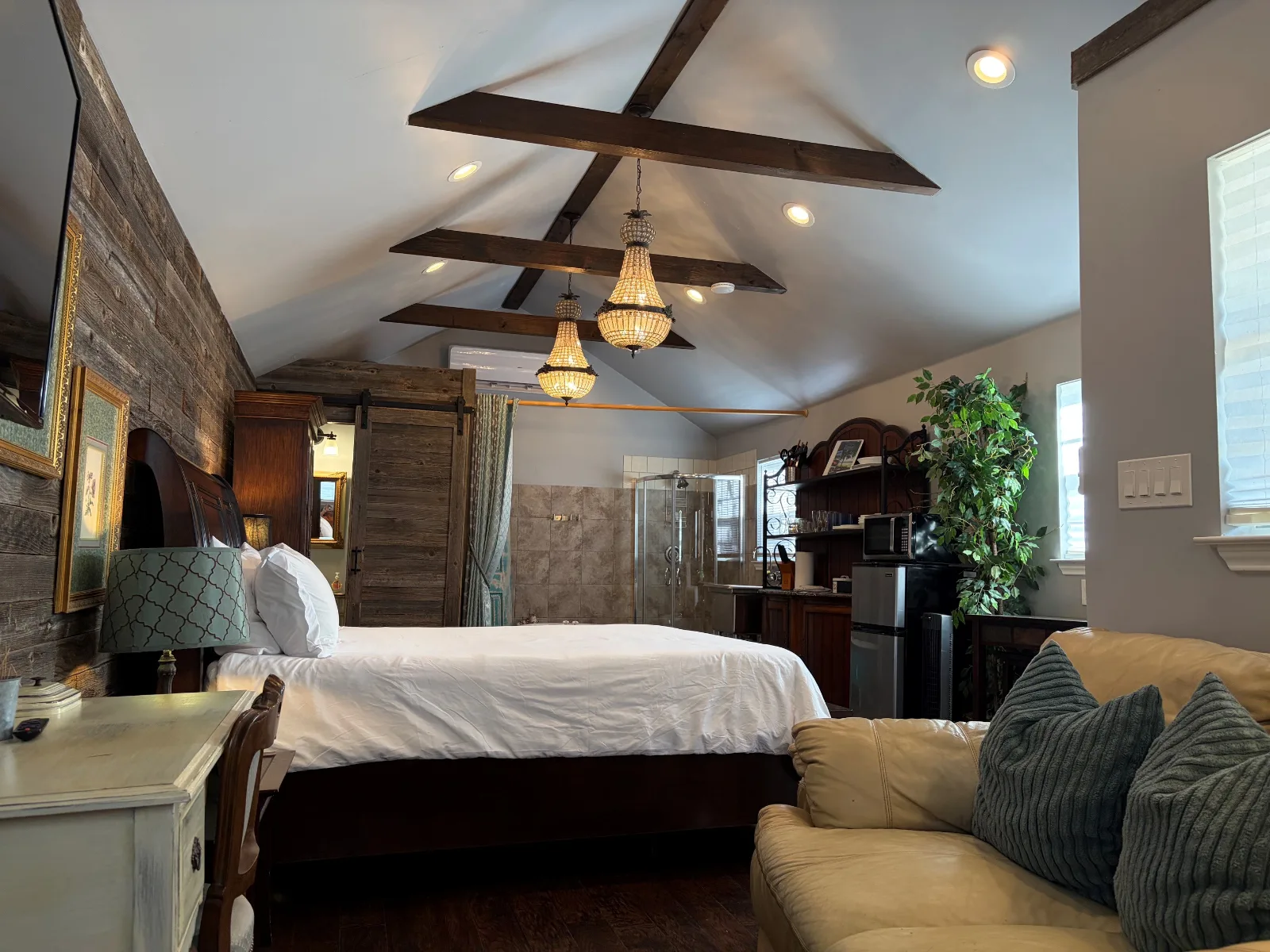 The sitting area in Cabin 2