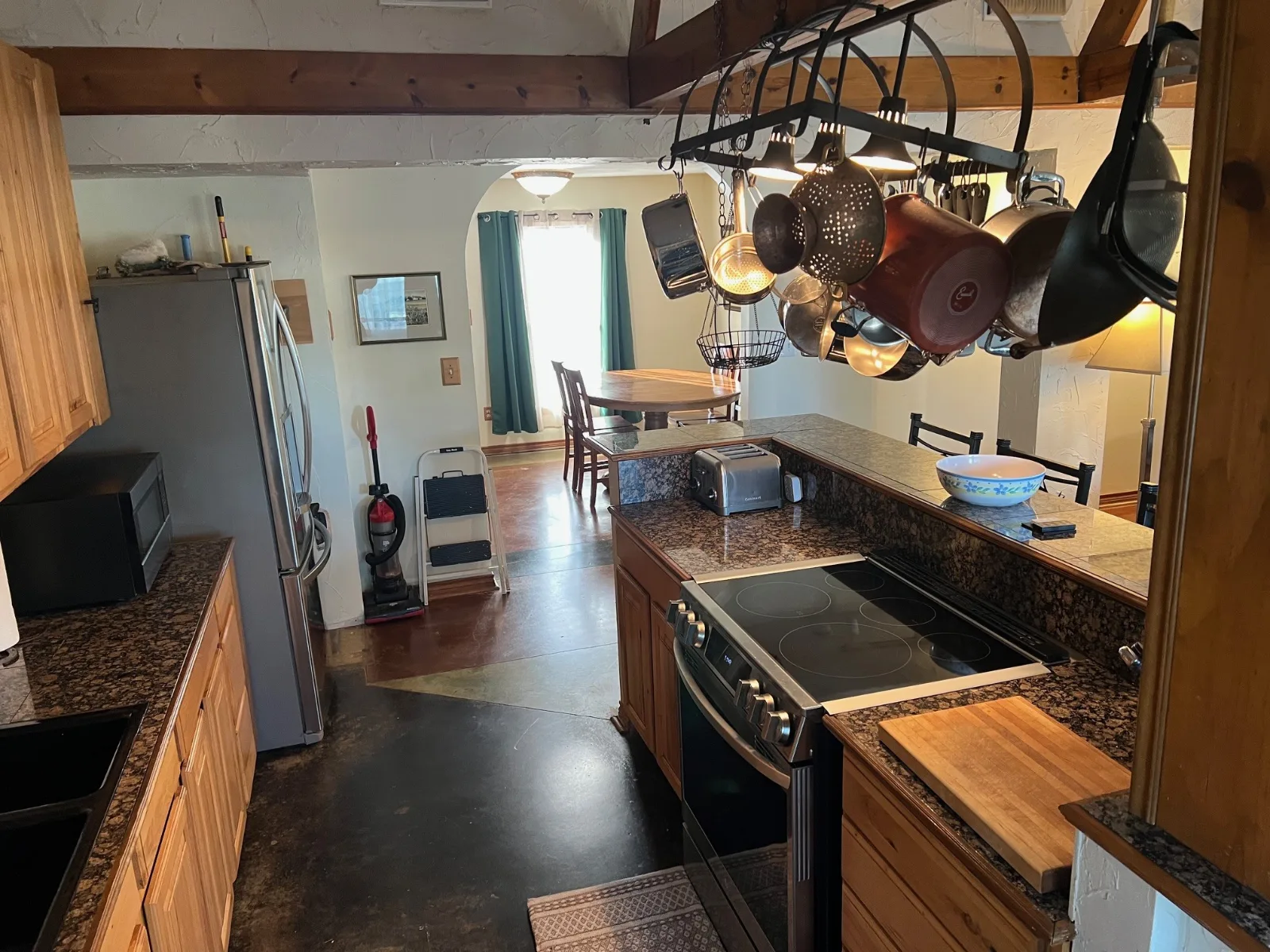 The range and counter space in the Cabin 3 kitchen
