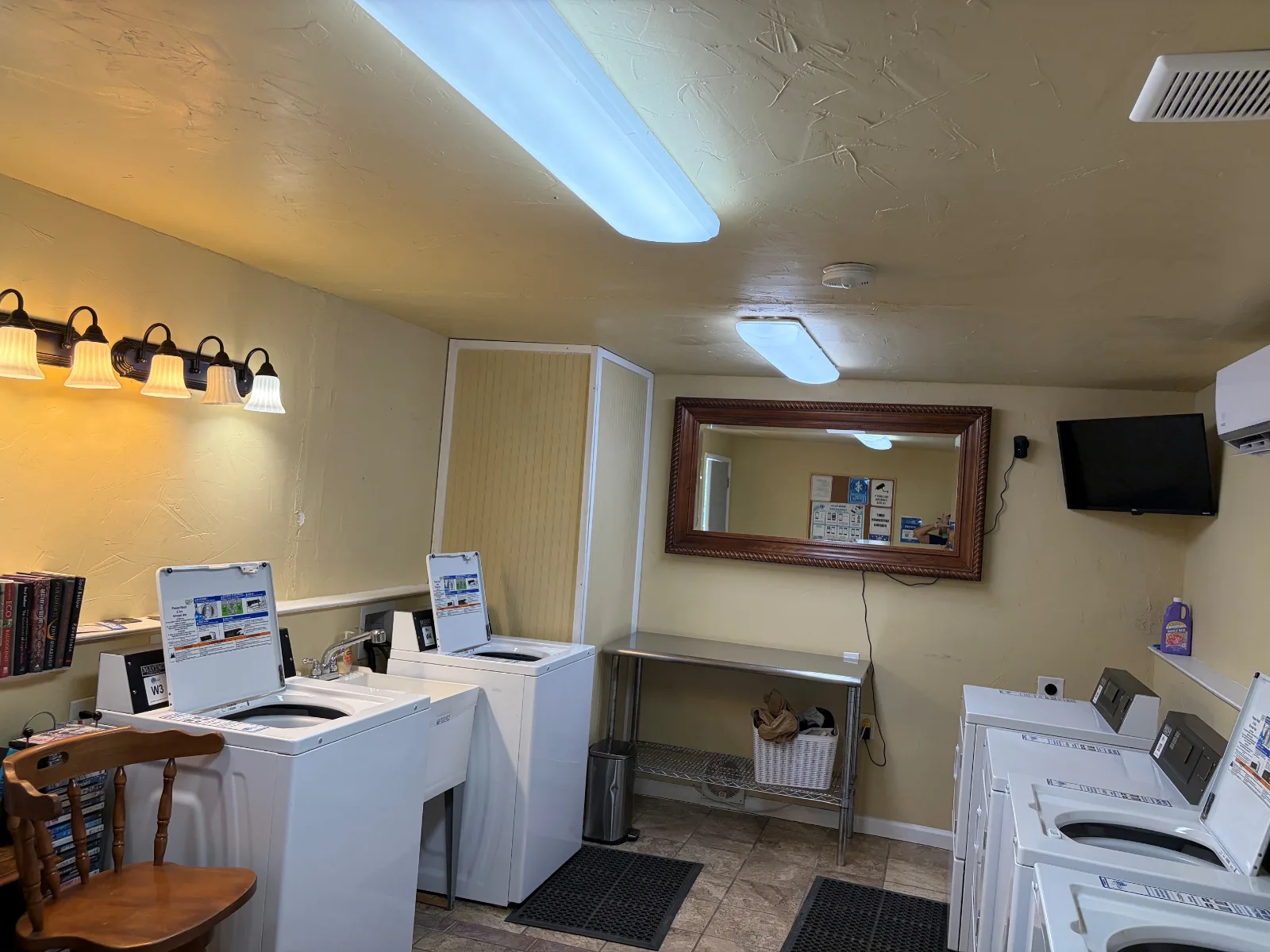The upgraded laundry room at Waterfront Hideaway Ranch
