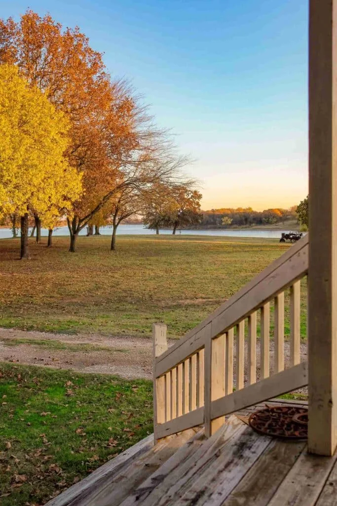 Autumn color along the water at Waterfront Hideaway Ranch, which is the best time to visit Lake Lewisville